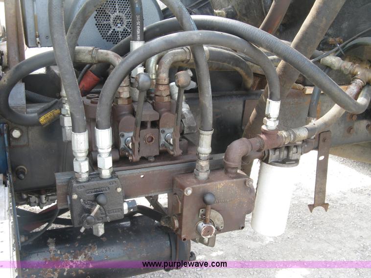 image for item K8729 1998 International 9100 vacuum truck