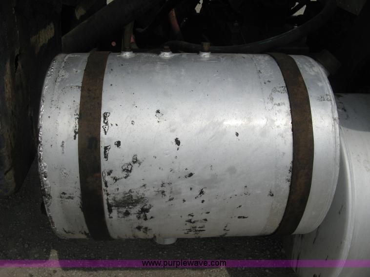 image for item K8729 1998 International 9100 vacuum truck