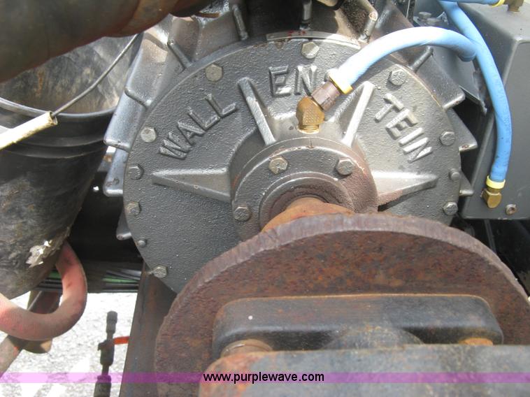 image for item K8729 1998 International 9100 vacuum truck