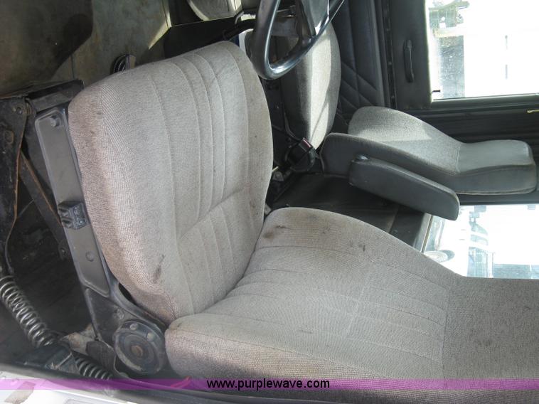 image for item K8729 1998 International 9100 vacuum truck