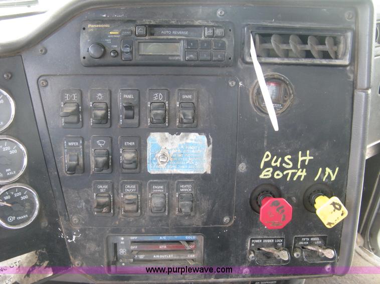 image for item K8729 1998 International 9100 vacuum truck