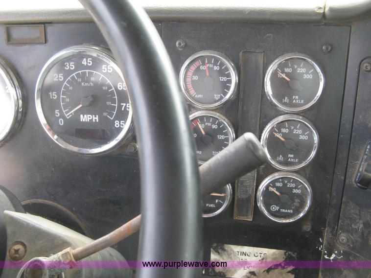 image for item K8729 1998 International 9100 vacuum truck