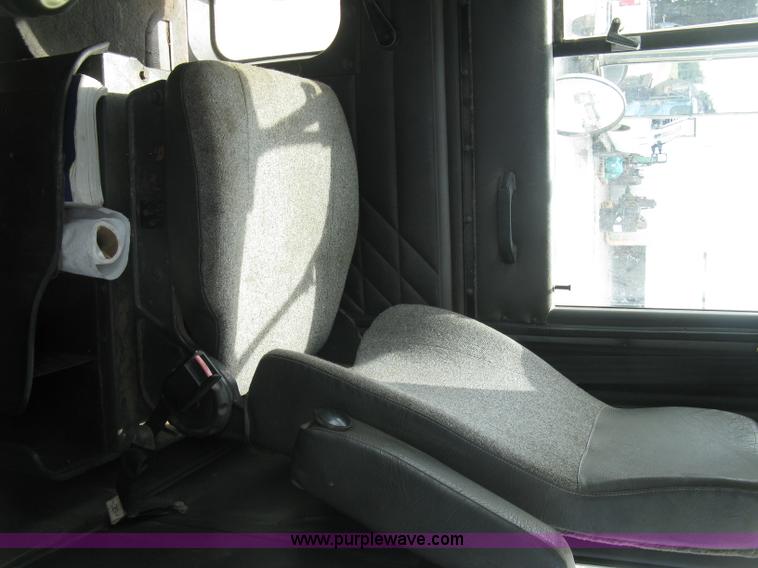 image for item K8729 1998 International 9100 vacuum truck