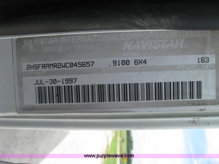 image for item K8729 1998 International 9100 vacuum truck