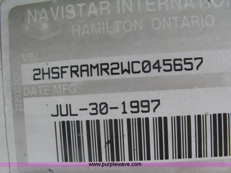 image for item K8729 1998 International 9100 vacuum truck