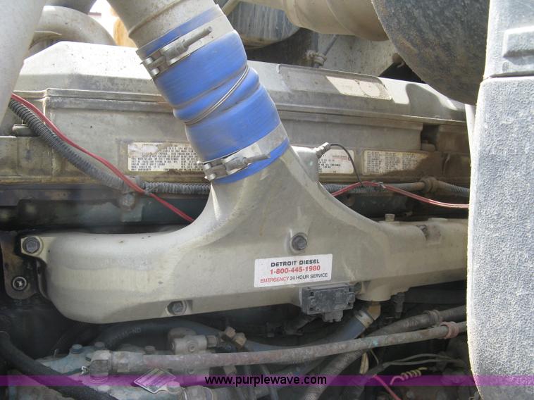 image for item K8729 1998 International 9100 vacuum truck