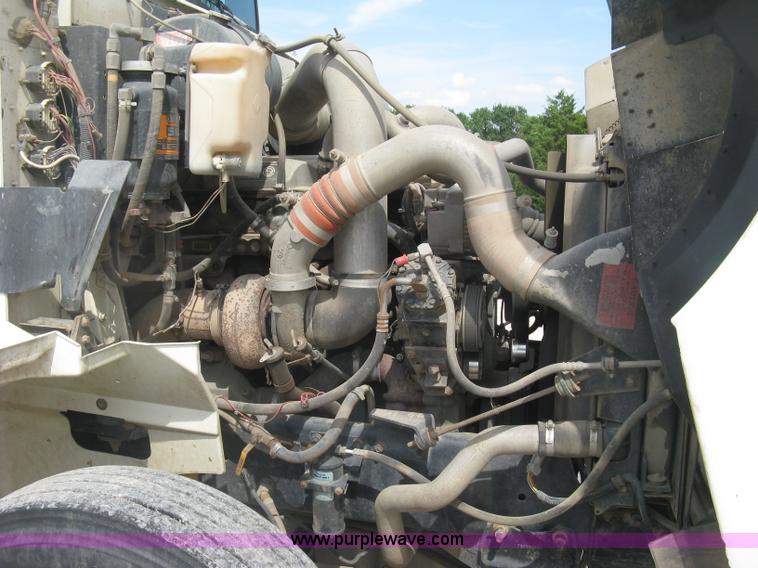 image for item K8729 1998 International 9100 vacuum truck