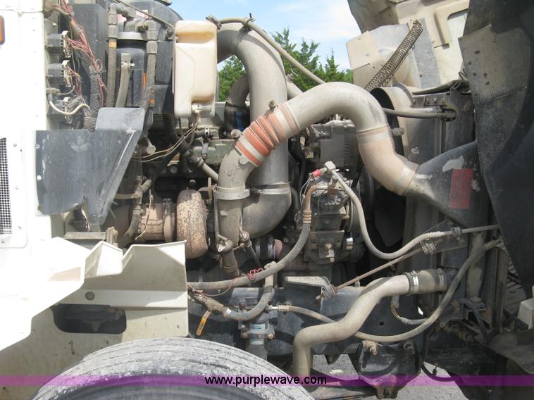 image for item K8729 1998 International 9100 vacuum truck