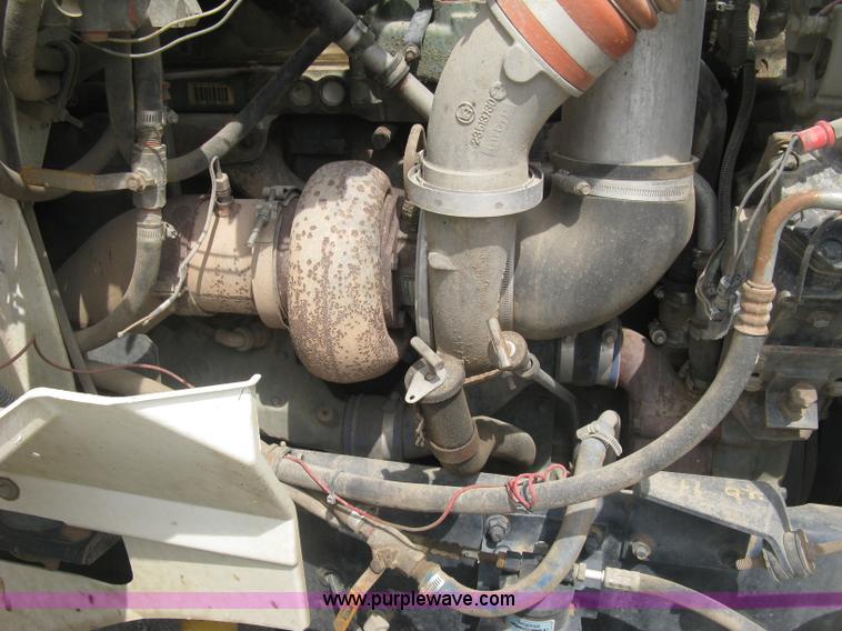 image for item K8729 1998 International 9100 vacuum truck