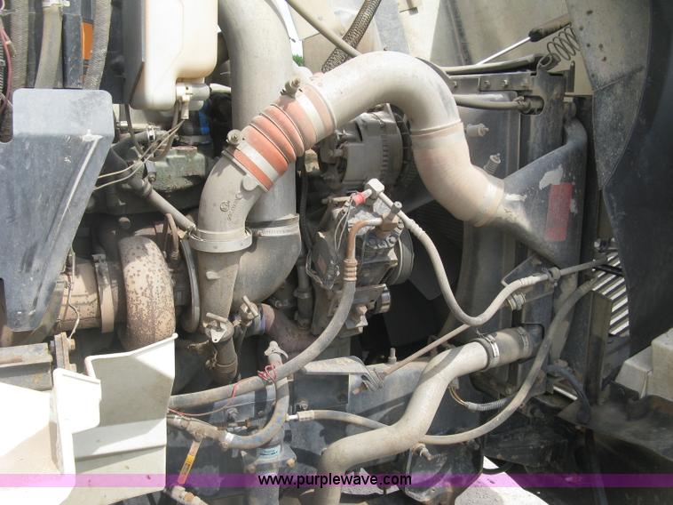 image for item K8729 1998 International 9100 vacuum truck