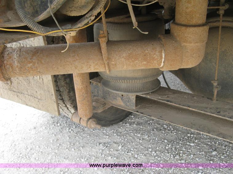 image for item K8729 1998 International 9100 vacuum truck