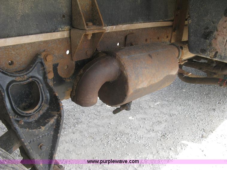 image for item K8729 1998 International 9100 vacuum truck