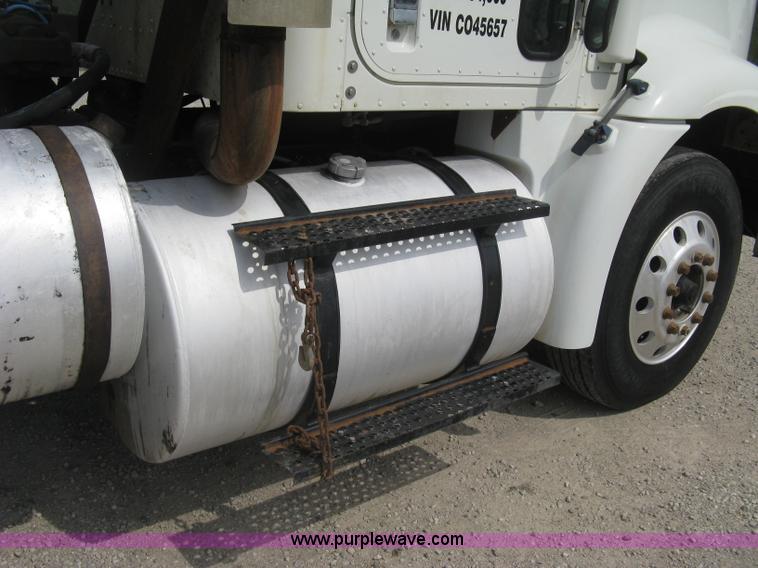 image for item K8729 1998 International 9100 vacuum truck