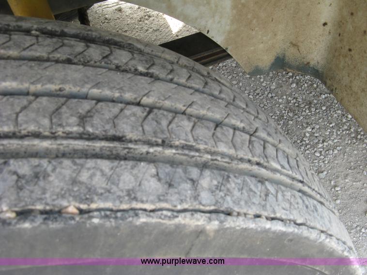 image for item K8729 1998 International 9100 vacuum truck