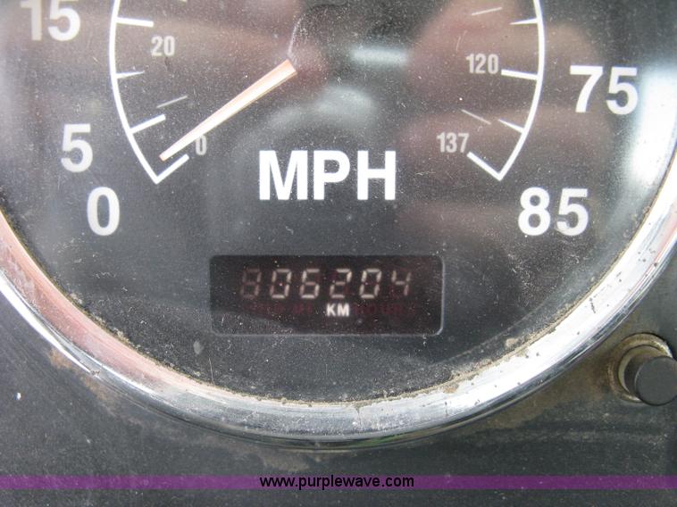 image for item K8729 1998 International 9100 vacuum truck