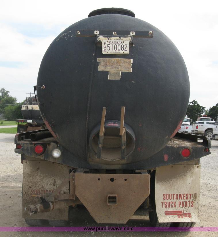 image for item K8730 1995 International 9400 vacuum truck