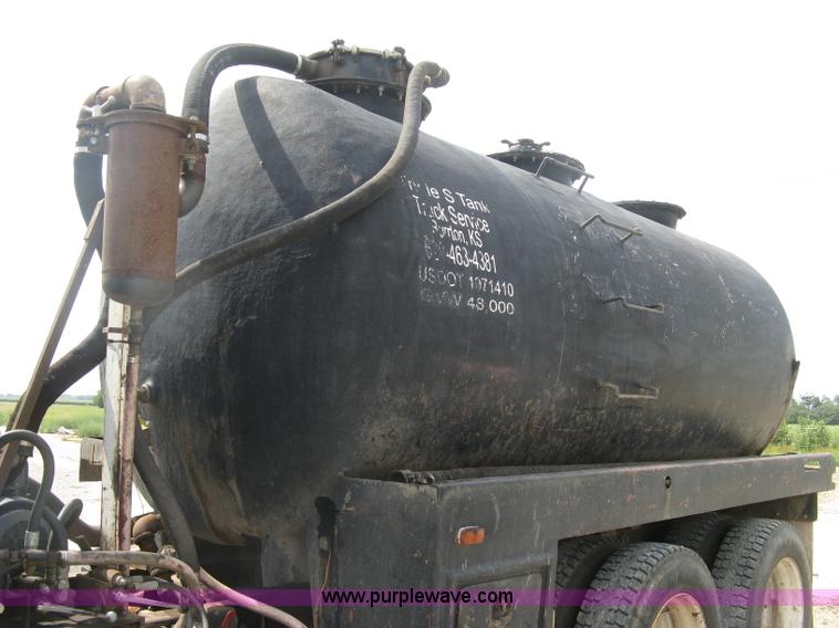 image for item K8730 1995 International 9400 vacuum truck