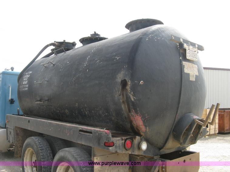 image for item K8730 1995 International 9400 vacuum truck