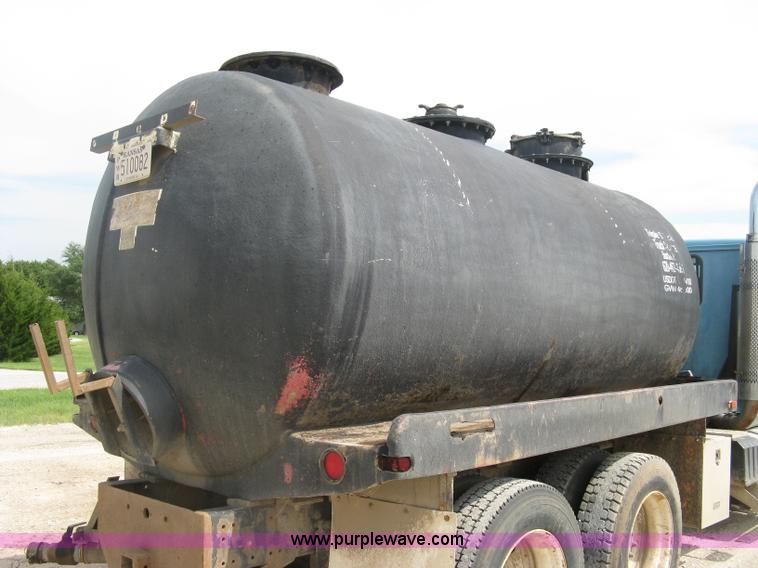 image for item K8730 1995 International 9400 vacuum truck