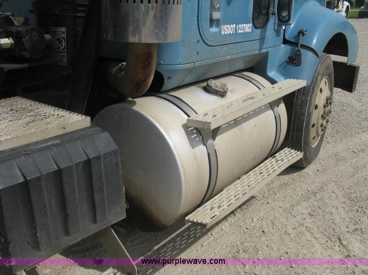 image for item K8730 1995 International 9400 vacuum truck