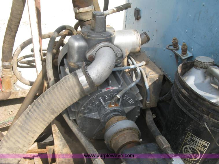 image for item K8730 1995 International 9400 vacuum truck