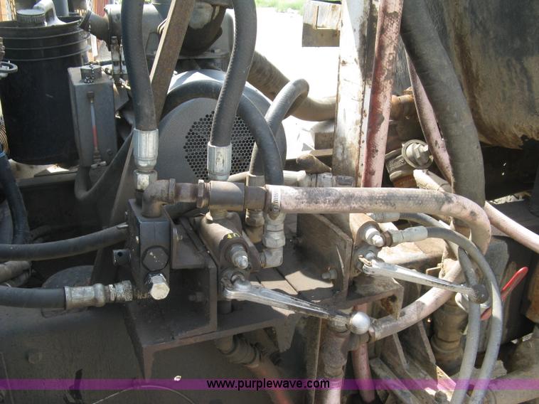 image for item K8730 1995 International 9400 vacuum truck