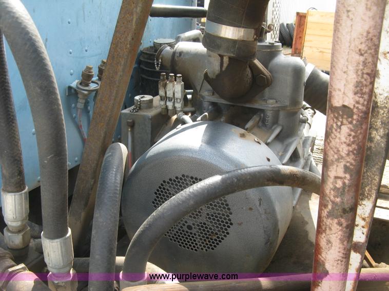 image for item K8730 1995 International 9400 vacuum truck