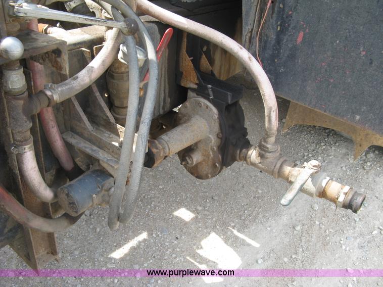 image for item K8730 1995 International 9400 vacuum truck