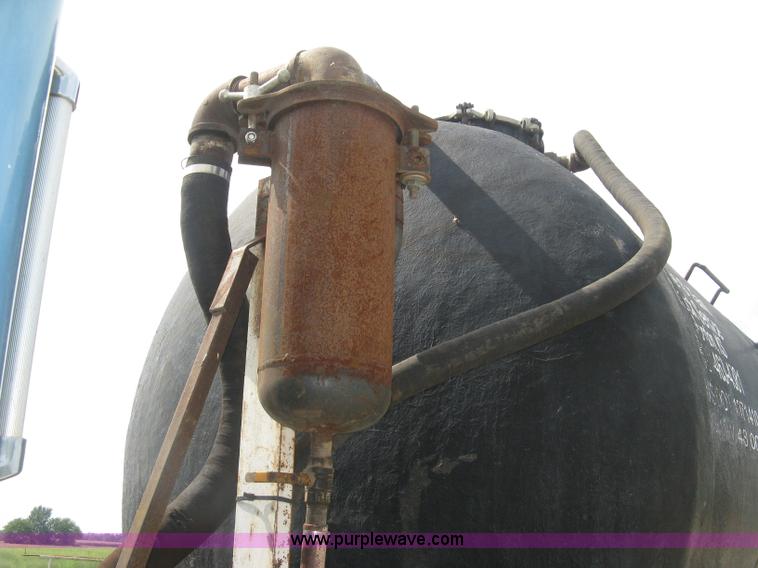 image for item K8730 1995 International 9400 vacuum truck