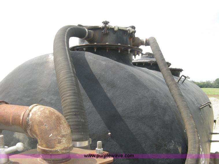 image for item K8730 1995 International 9400 vacuum truck