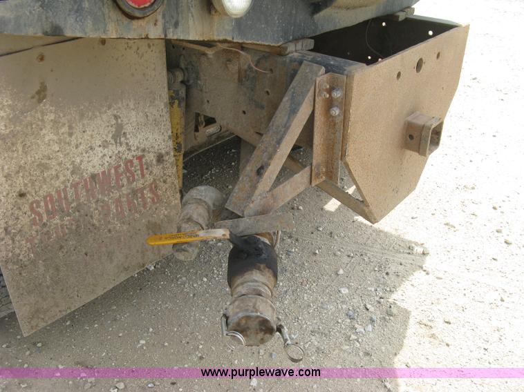 image for item K8730 1995 International 9400 vacuum truck