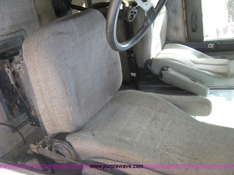 image for item K8730 1995 International 9400 vacuum truck