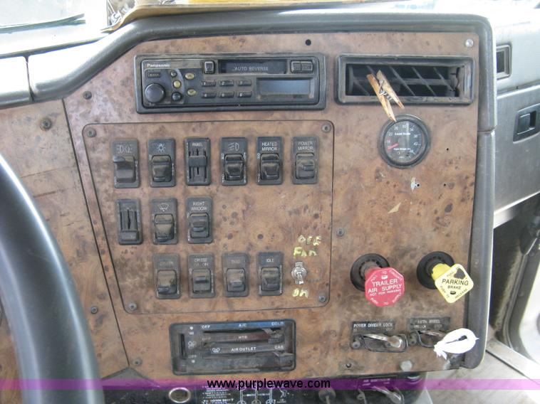 image for item K8730 1995 International 9400 vacuum truck