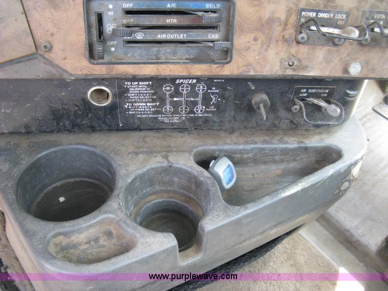 image for item K8730 1995 International 9400 vacuum truck