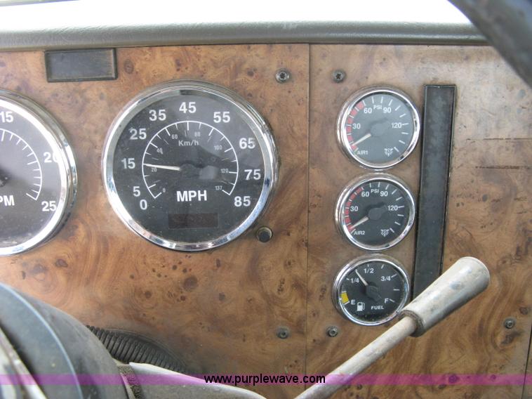 image for item K8730 1995 International 9400 vacuum truck