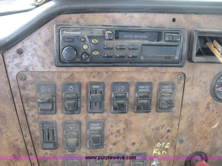 image for item K8730 1995 International 9400 vacuum truck