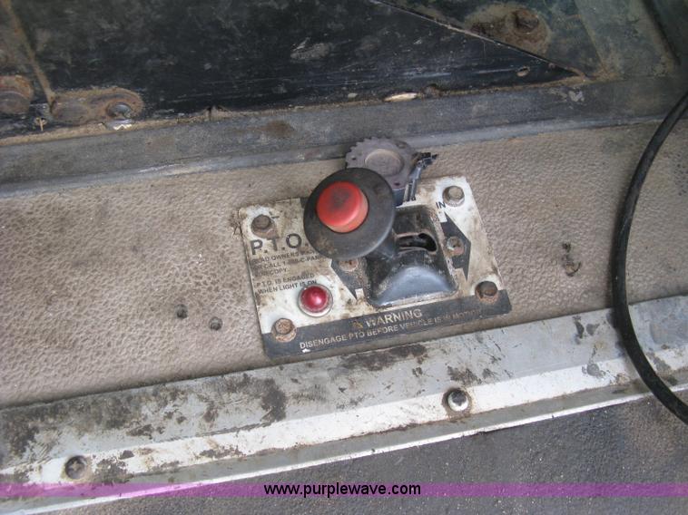 image for item K8730 1995 International 9400 vacuum truck