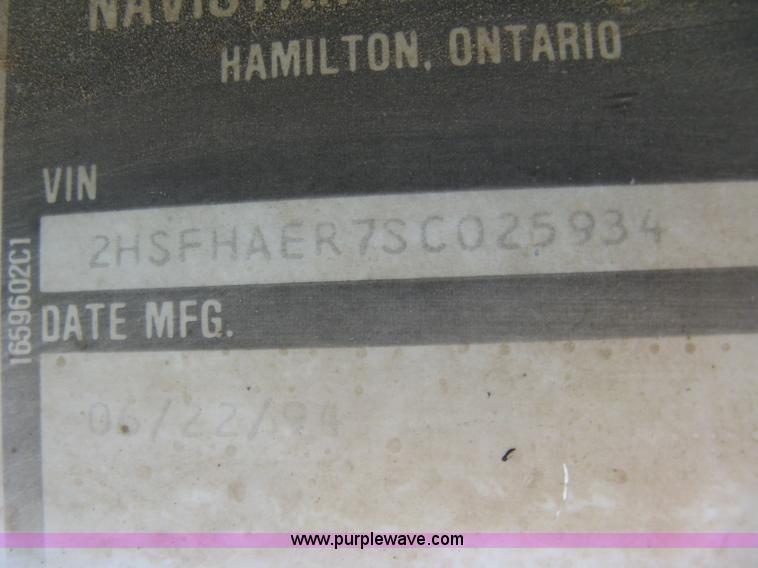 image for item K8730 1995 International 9400 vacuum truck