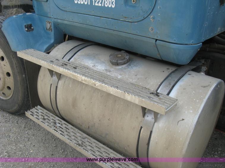 image for item K8730 1995 International 9400 vacuum truck