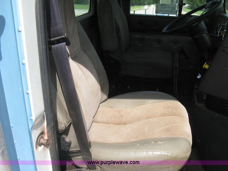 image for item K8730 1995 International 9400 vacuum truck