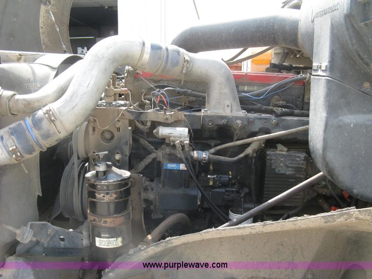 image for item K8730 1995 International 9400 vacuum truck