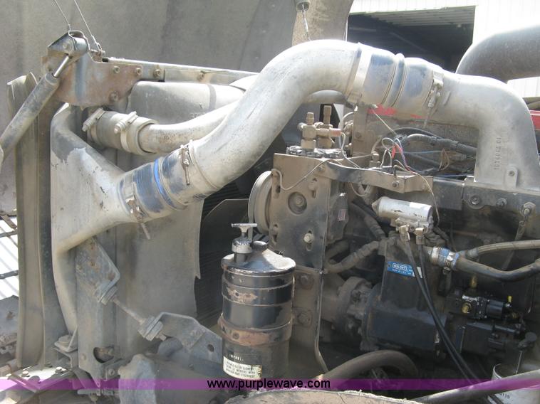 image for item K8730 1995 International 9400 vacuum truck