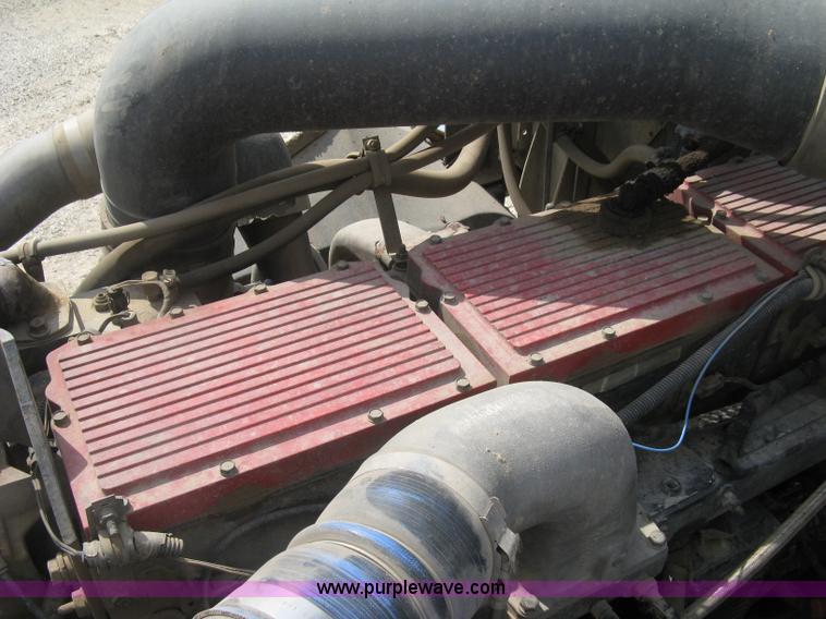 image for item K8730 1995 International 9400 vacuum truck