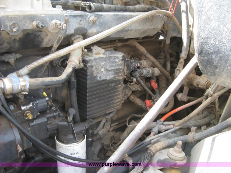 image for item K8730 1995 International 9400 vacuum truck