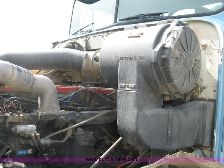 image for item K8730 1995 International 9400 vacuum truck