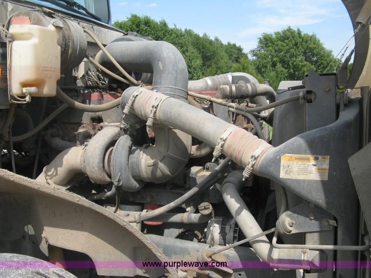 image for item K8730 1995 International 9400 vacuum truck