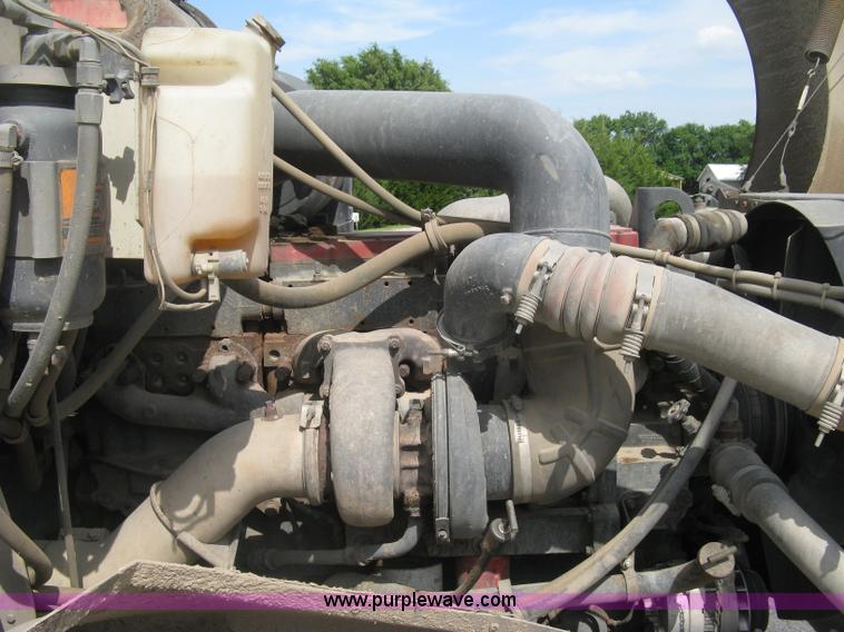 image for item K8730 1995 International 9400 vacuum truck
