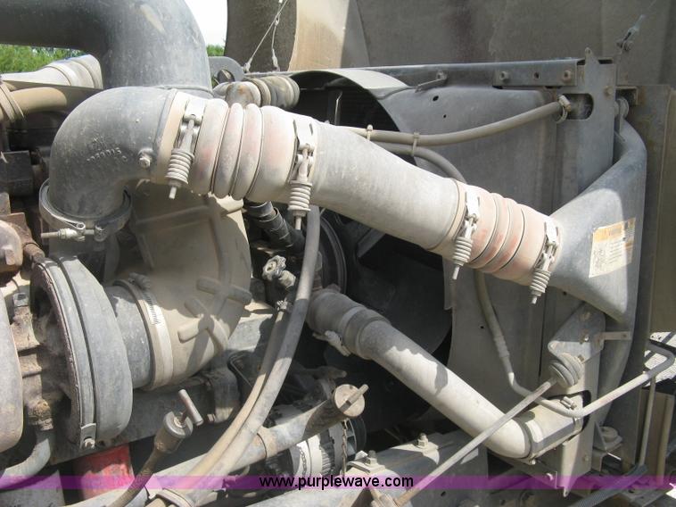 image for item K8730 1995 International 9400 vacuum truck