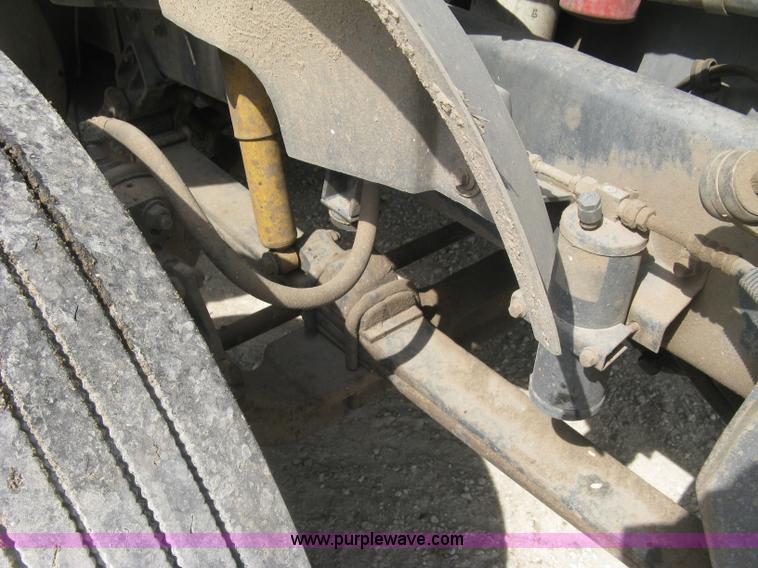 image for item K8730 1995 International 9400 vacuum truck