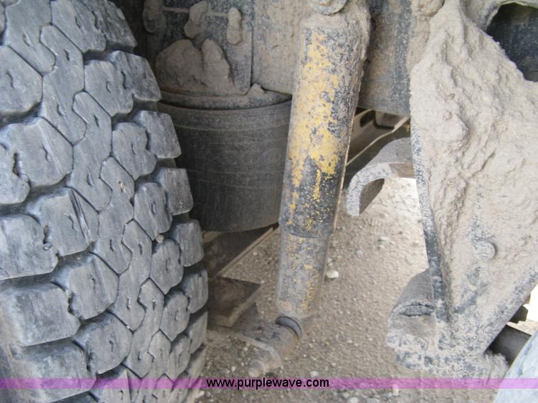 image for item K8730 1995 International 9400 vacuum truck